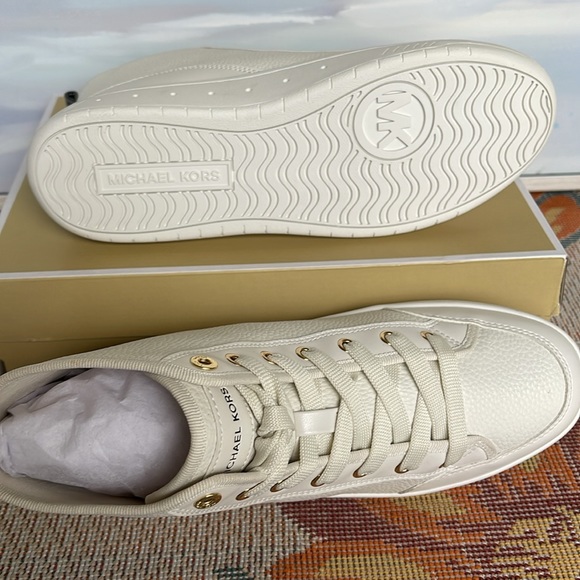 MICHAEL KORS SHEA MID HIGH TOP
FAUX LEATHER
49R4SHFE5L
BLACK
Fashion sneakers - Picture 5 of 16